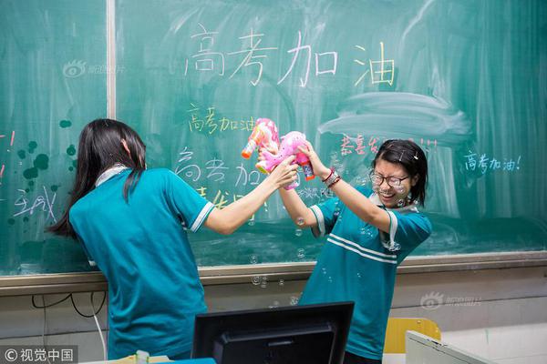 計算機專業(yè)敲代碼用什么軟件_肖戰(zhàn)主演電影《得閑謹制》，有點東西！