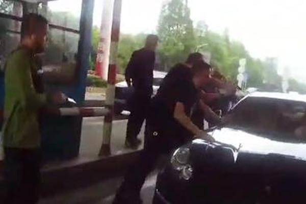 奚夢瑤發(fā)文否認是竇驍前女友:同事關系