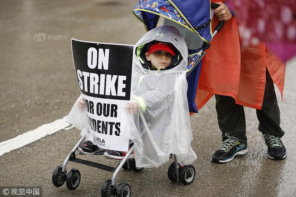新聞比較真實(shí)的網(wǎng)站_阿馬德曬摸姆伯莫光頭視頻，齊爾克澤：為什么他能摸我不能摸