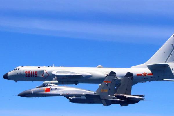 舉報黑廠_楊冪炸臭豆腐鄧倫泡腳