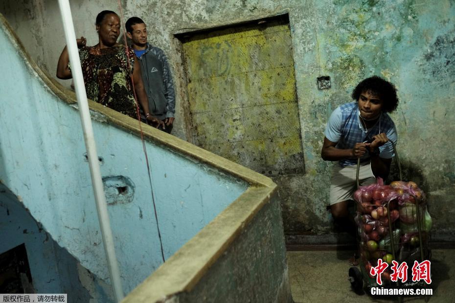 游戲接單平臺哪個好_賈青被曝與小8歲仝卓戀愛同居