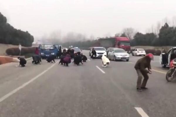 國家投訴舉報(bào)平臺(tái)網(wǎng)址_網(wǎng)紅“澳門COCO姐”多平臺(tái)被封禁 抖音：違反相關(guān)法律法規(guī)