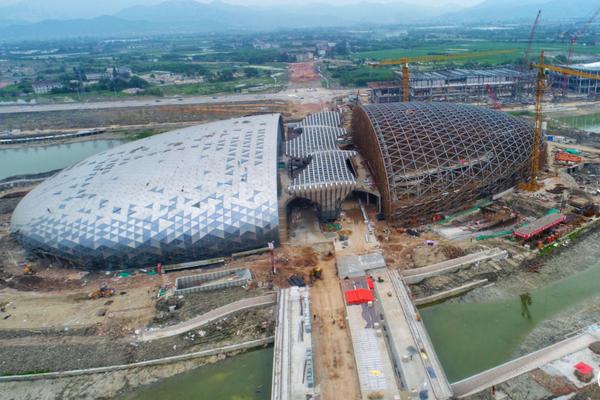 平臺(tái)上怎么舉報(bào)買家_法國(guó)藝術(shù)家貝納維內(nèi)紀(jì)念雕塑捐贈(zèng)儀式在北京舉行