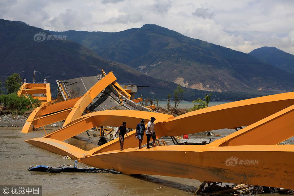 冉瑩穎挺三胎孕肚主持節(jié)目 濃妝擋不住一臉疲態(tài)啊