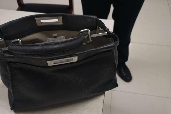 安卓手機(jī)怎么當(dāng)平板登錄微信_(tái)章子怡朱麗葉比諾什合照