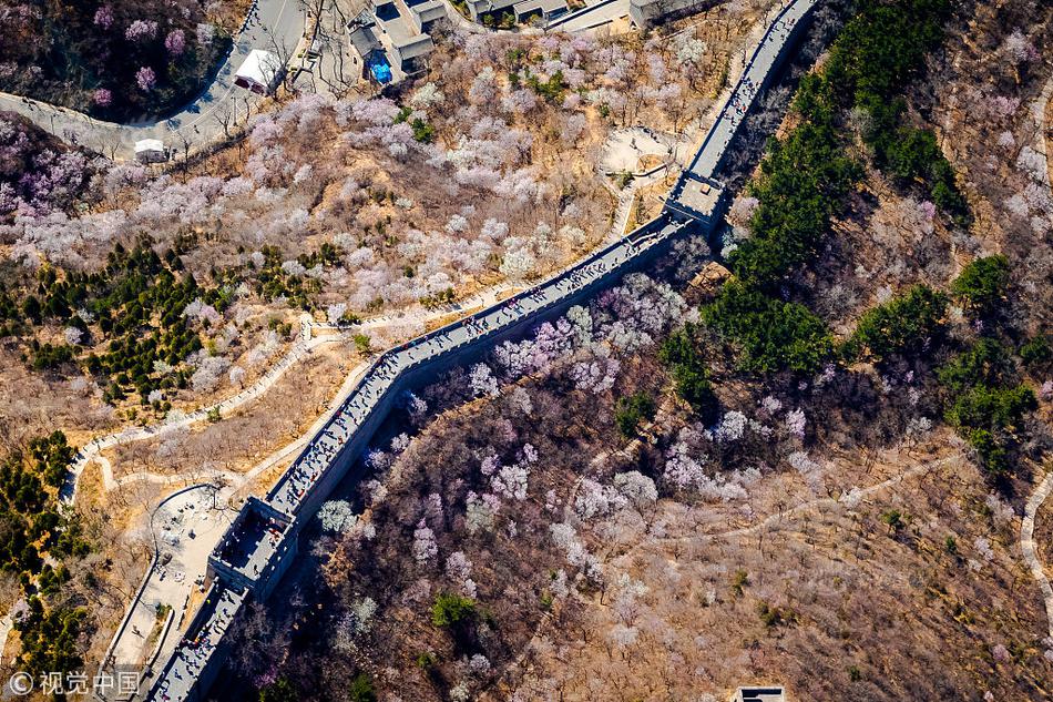 西班牙郵政correos_江蘇淮安:中學(xué)生參加校園科技節(jié) 與人形機(jī)器人互動(dòng)