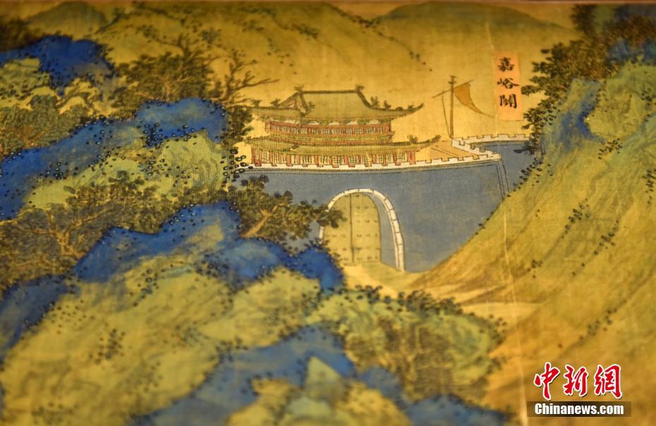 楊冪化身冬日雪地少女 穿短裙秀白嫩大長(zhǎng)腿