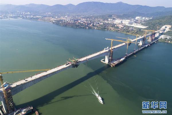 29只白鶴遷徙途中經(jīng)停官?gòu)d水庫(kù) 巡護(hù)者：為極度瀕危物種