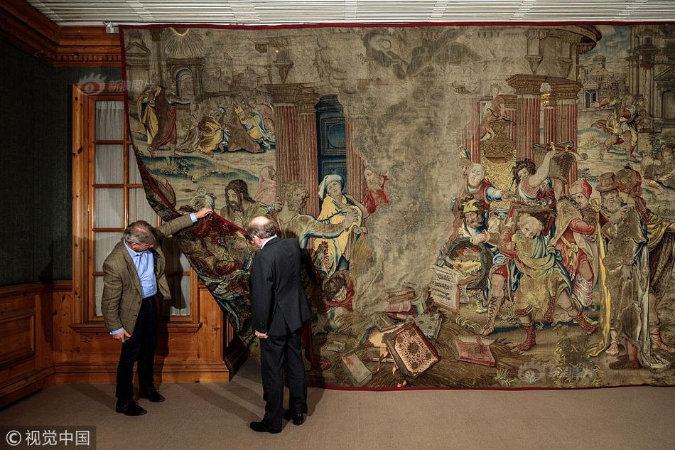 澳大利亞邦迪海灘槍擊事件已致12人死亡 被定為恐怖襲擊