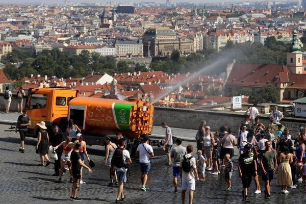 中考模擬卷被“餓了么”廣告植入
