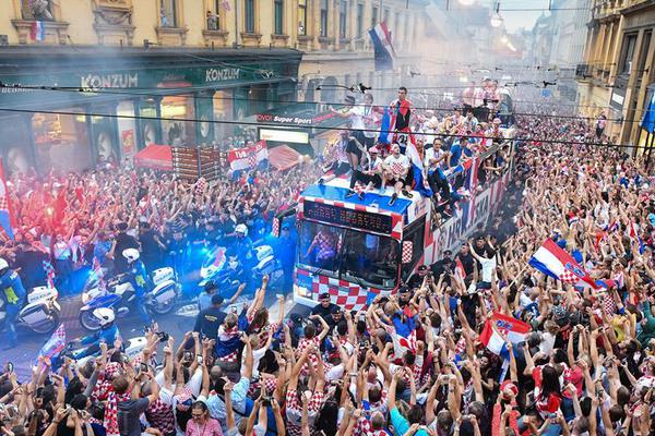 導(dǎo)演田里盛贊迪麗熱巴為導(dǎo)演友好型演員，梟起青壤美學(xué)引熱議