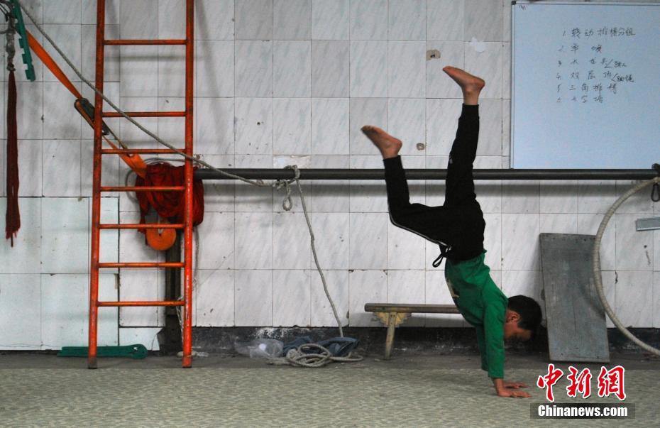 域名備案管局審核能催審嗎_小學副校長課間帶頭跳鬼步舞