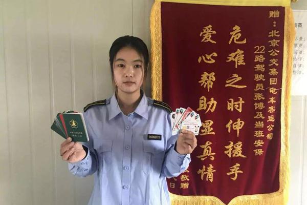 【男式雙肩包】32功能區(qū)格，商務(wù)出行方便好用！