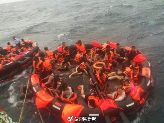 澳大利亞邦迪海灘槍擊事件已致12人死亡 被定為恐怖襲擊