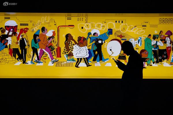 html靜態(tài)網(wǎng)頁模板源碼_人體工學轉椅撐腰護頸