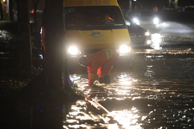 賞金獵人抓捕罪犯的視頻_購(gòu)買盲盒年齡門檻形同虛設(shè)