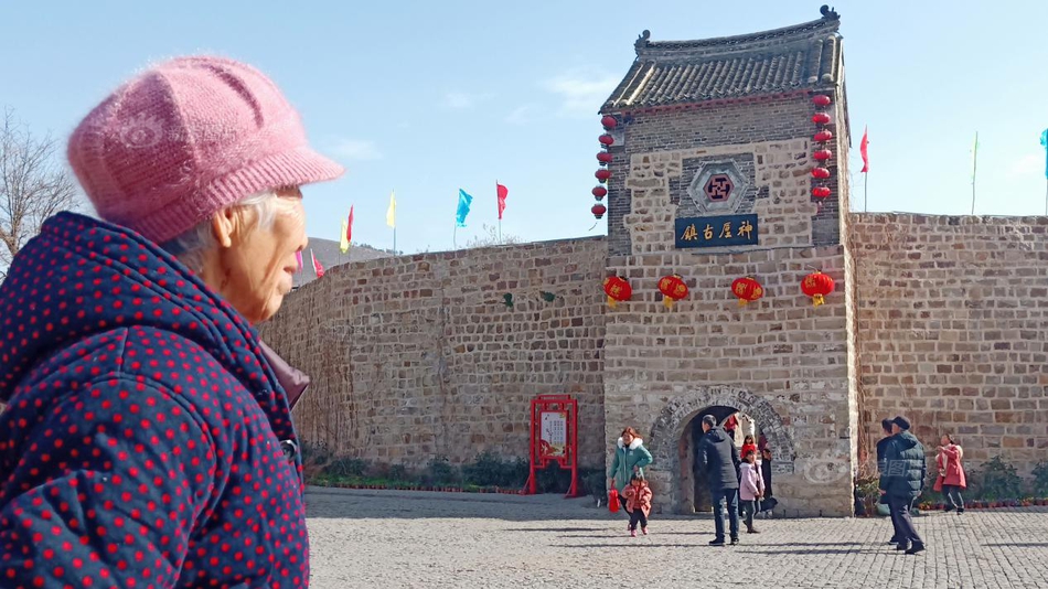 畢業(yè)論文優(yōu)點(diǎn)和不足怎么寫_郝景芳：快樂教育不等于躺平教育