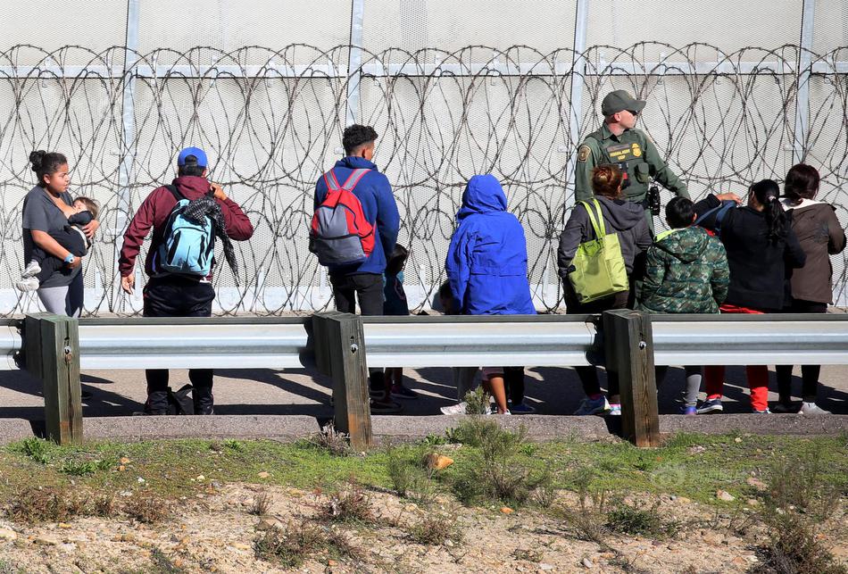 《用武之地》求生特輯 肖央齊溪再現(xiàn)境外生存禁區(qū)