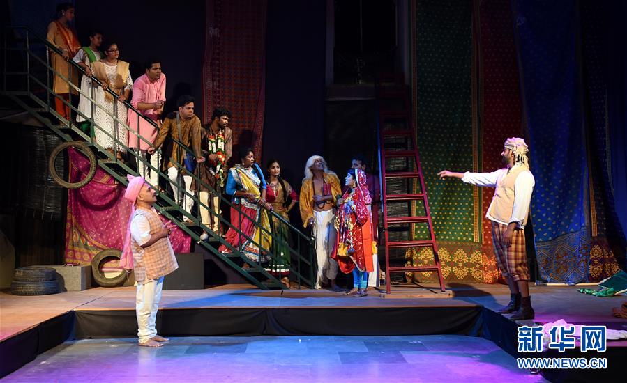 小旋風支持上傳_他把云山霧海畫活了，堪稱一絕！