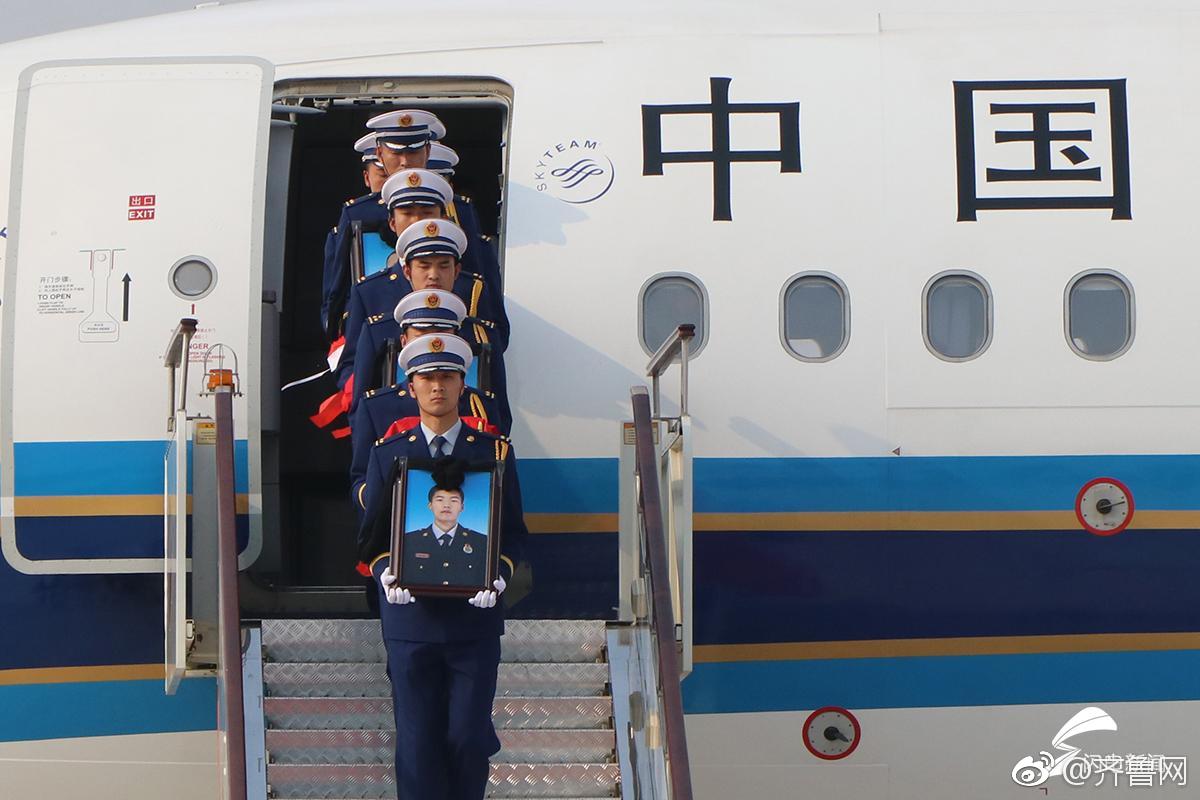 路由器映射外網(wǎng)端口怎么設(shè)置_小妹被土匪害死，他怒火中燒，帶部隊(duì)回老家剿匪