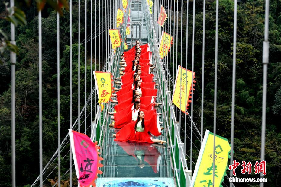 密匙和密鑰的區(qū)別_“霸總”關(guān)曉彤戴墨鏡