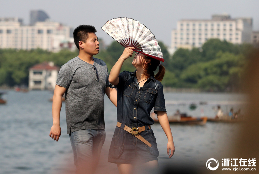 用ai開網(wǎng)店_三星Galaxy Z TriFold:為三折疊注入差異化體驗(yàn)