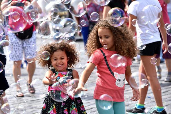 公司財務分析報告范文_反轉！派拉蒙出價1000億美金，阻止網飛收購華納