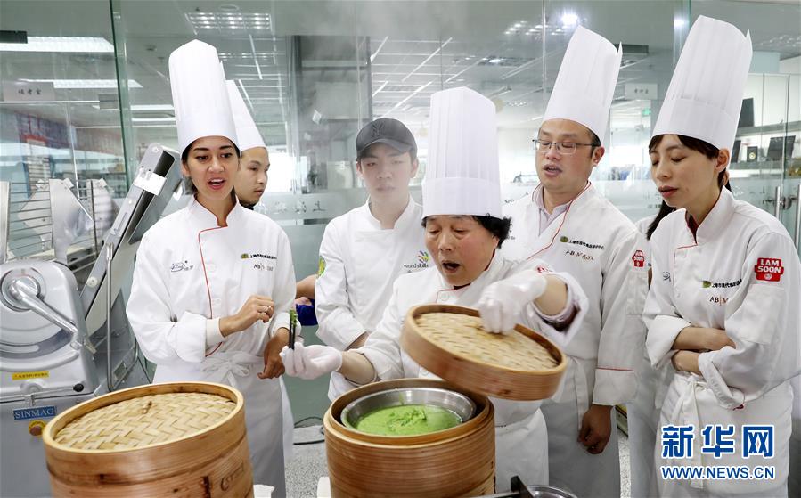 怎么導(dǎo)出網(wǎng)站所有鏈接_把民族服飾“穿到”外國街頭