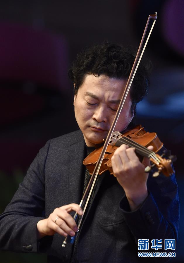 搶紀(jì)念幣的外掛軟件下載_丁聰先生40年前的漫畫，現(xiàn)在看來依然如鞭似匕