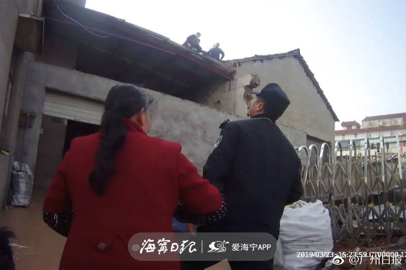 js代碼大全解釋_57歲周濤當(dāng)眾“變臉” 給流量明星和粉絲上了一課