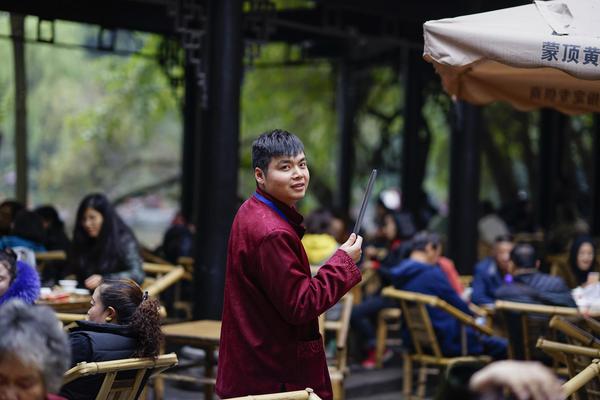 世界紀(jì)錄1女對(duì)900男_出版行業(yè)中的人類編輯和人工智能：競(jìng)爭(zhēng)還是合作？