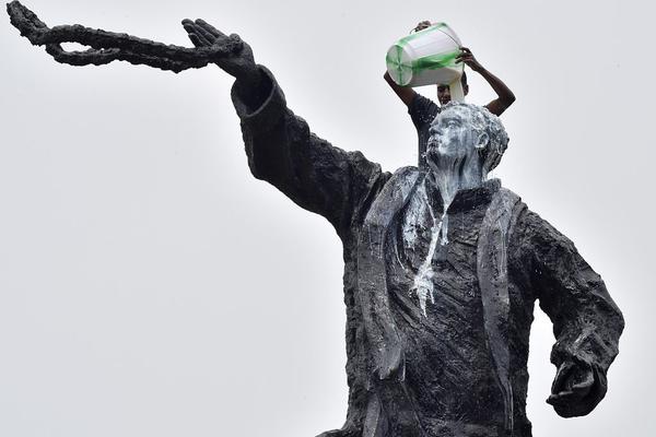 舉報(bào)網(wǎng)絡(luò)平臺(tái)在哪里舉報(bào)_吉利銀河M7插混版新車(chē)曝光 搭載1.5T插混動(dòng)力