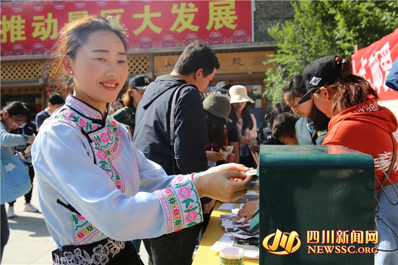 常見的詐騙手段視頻_校服被寫侮辱性文字，遭起哄嘲笑，9歲男孩勇敢發(fā)聲！