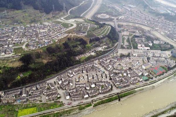 快手免費(fèi)打開_雅魯藏布江畔｜鶴鳴為詩(shī) 鶴舞成畫