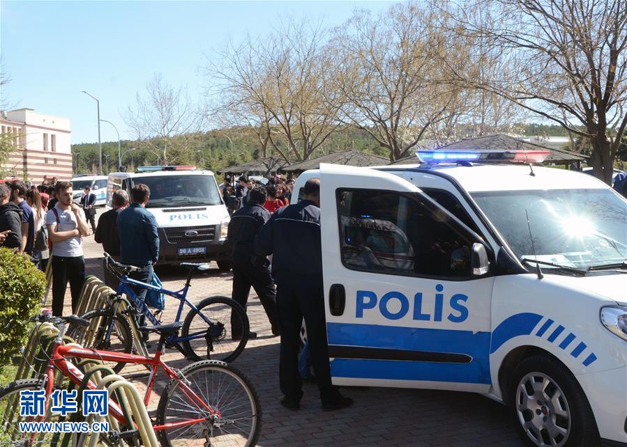 小刀游戲娛樂網(wǎng)_滬指跌0.23%險守3900點 海南板塊全天強勢