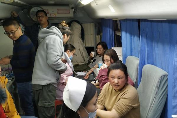 網(wǎng)絡(luò)詐騙視頻抓捕視頻_亞冠激烈沖突！高天意遭對手伏擊，申花助教出頭，10人互相推搡