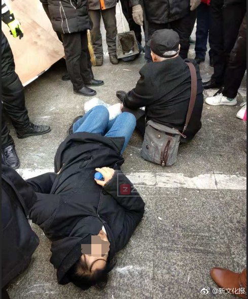 91破解網官網_陜西一地噴顏料染綠草坪系謠言