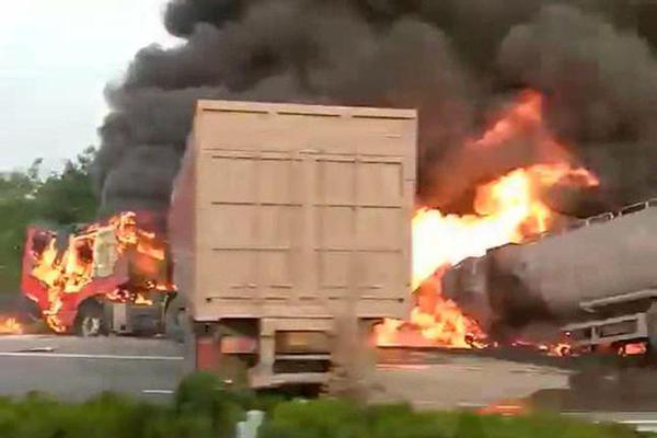 chatgpt的風(fēng)險(xiǎn)到底怎么應(yīng)對(duì)_學(xué)習(xí)貫徹四中全會(huì)精神·一線見(jiàn)聞