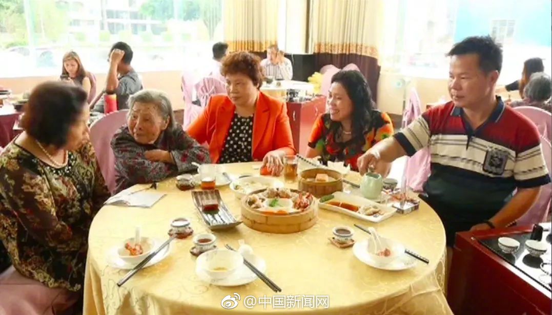 戰(zhàn)鷹與霞光同框 南部空軍實戰(zhàn)化訓練大片來了