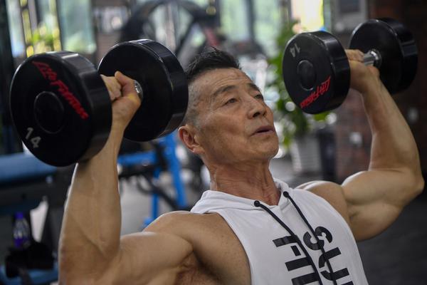 切實增強(qiáng)從容應(yīng)對風(fēng)險挑戰(zhàn)的底氣