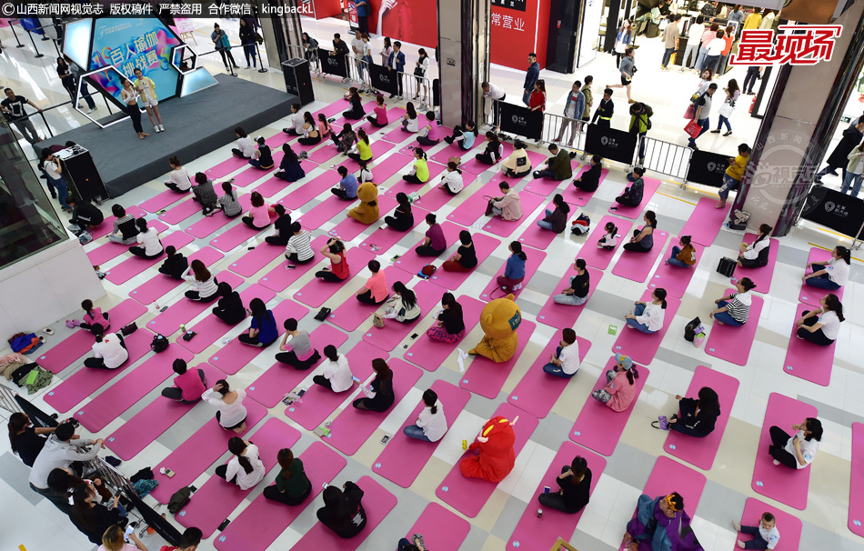 胖東來(lái)小方糖戒指爆火后售罄:1克拉鉆戒只需100多元