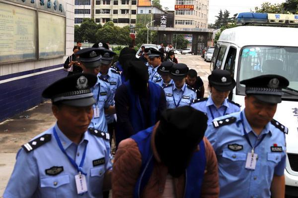 百度推廣網(wǎng)站運(yùn)營(yíng)步驟_貝爾敞心扉:父親病重重塑人生 與C羅無(wú)芥蒂