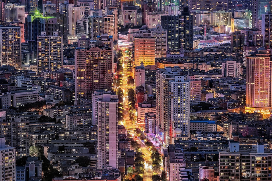 js制作qq簡易聊天框_古早味兒這么濃的中偶到底誰在看？