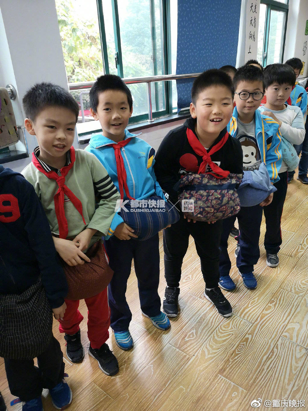 咋回?fù)魫?ài)指責(zé)別人的人