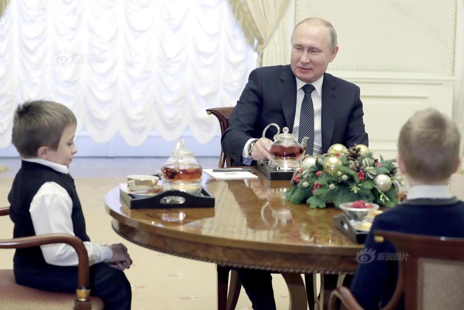 國外無版權視頻網站_三折疊巔峰對決 三星能否終結華為無盡的寂寞