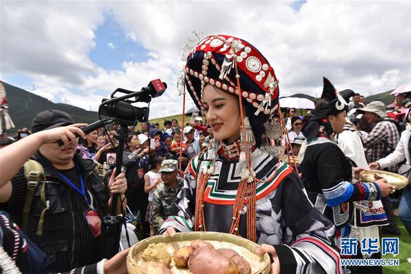跨路安全性評(píng)價(jià)_楊冪化身冬日雪地少女 穿短裙秀白嫩大長(zhǎng)腿