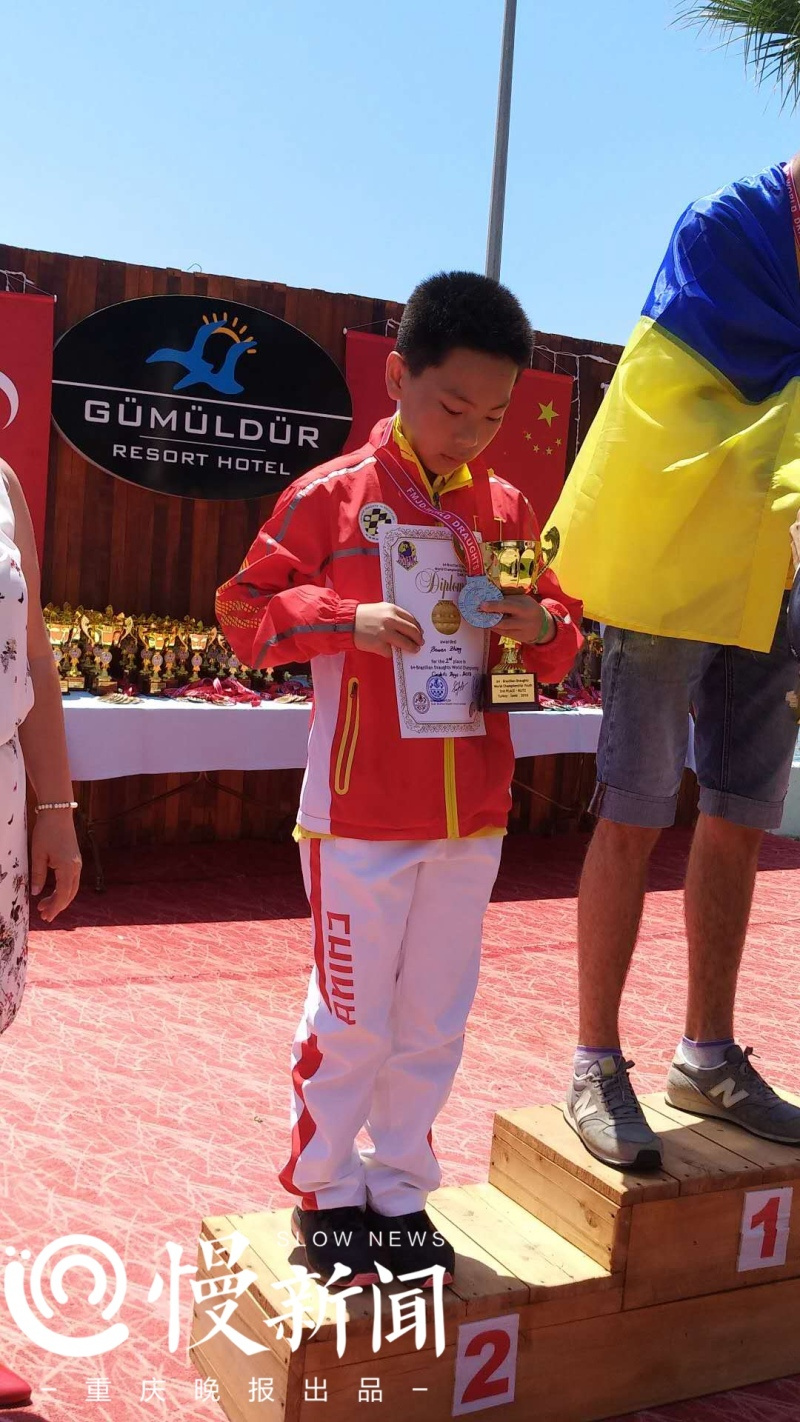 中國外網(wǎng)新聞_影視劇資源現(xiàn)網(wǎng)售利益鏈 售賣用“暗語”防屏蔽