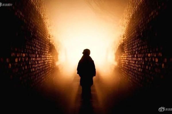 抖音小帽說娛樂_英超：曼聯(lián)客場4-1狼隊(duì)升第6 B費(fèi)2射1傳