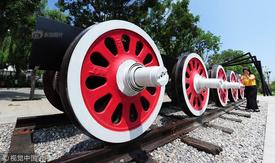 朱老六控股股東家族成員減持:擴(kuò)產(chǎn)后遭遇量?jī)r(jià)齊跌 盈利能力連續(xù)下滑