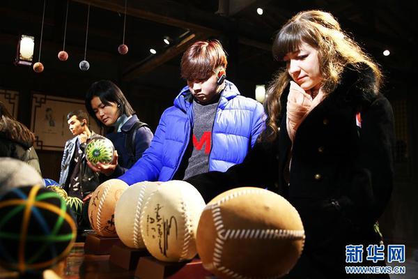 svn上tree功能怎么用_華為、阿里等大廠“變陣” 加碼AI基礎(chǔ)模型和應(yīng)用